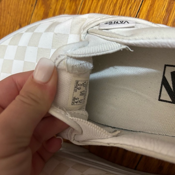 White checkered slip on shoe Runs true - Picture 2 of 3